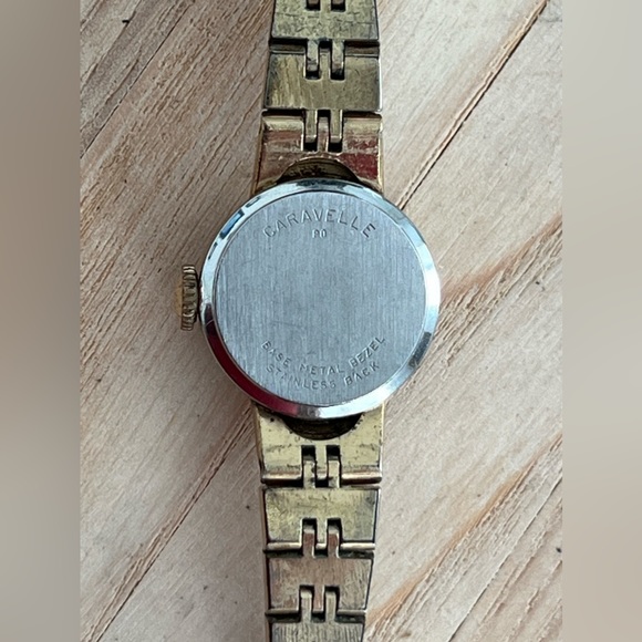 Caravelle by Bulova Ladies Watch Vintage Mechanical Gold Tone Bracelet Oval Dial - Picture 6 of 9